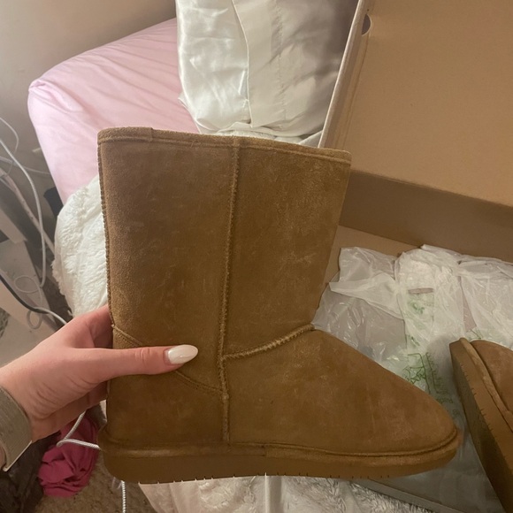 brown bearpaw boots - Picture 2 of 4